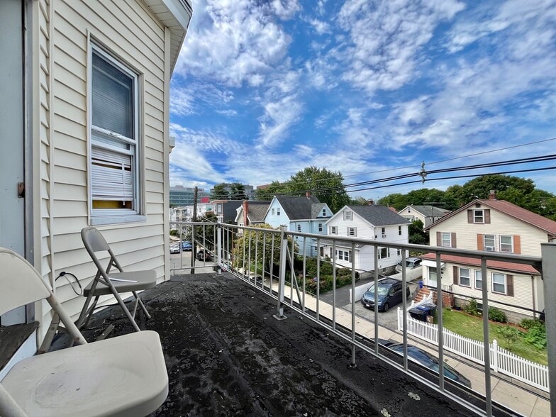Building Photo - 45 Litchfield St