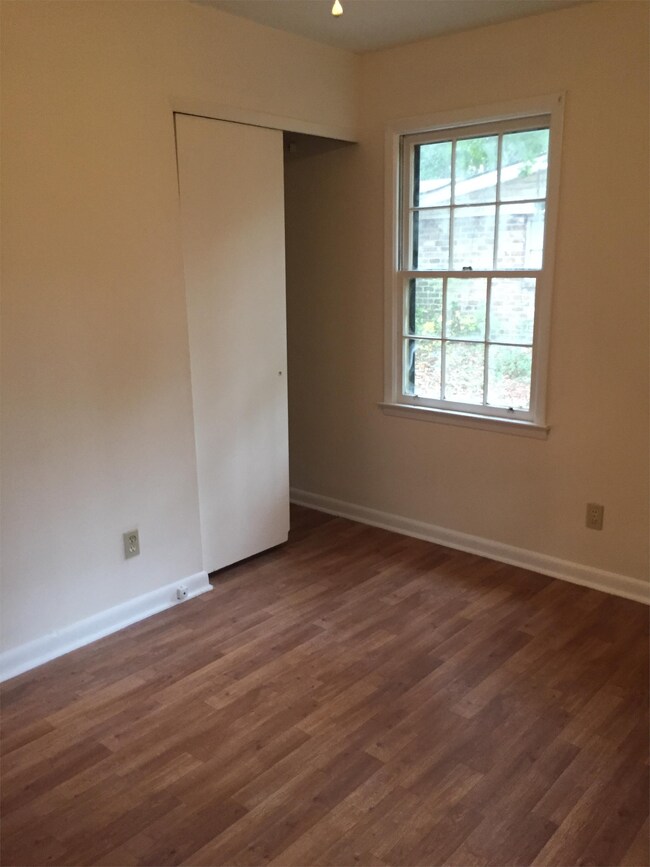 Building Photo - 520 Mimosa Pl