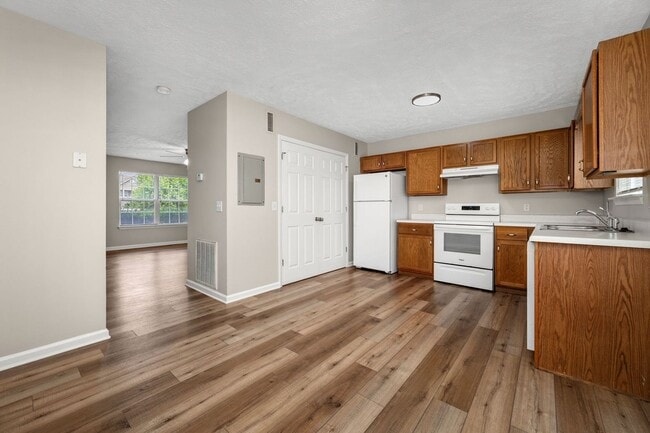 Building Photo - Hamlet Square Townhomes Unit 2344A