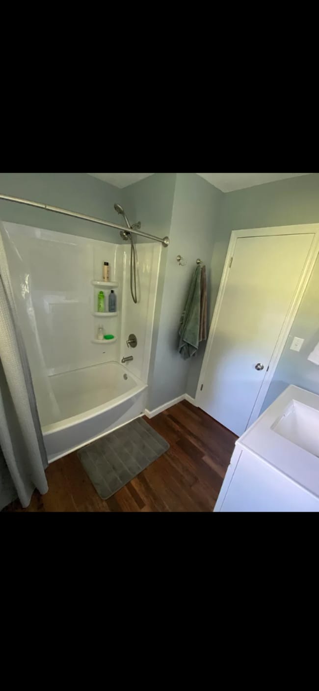 Building Photo - 512 Meadow St