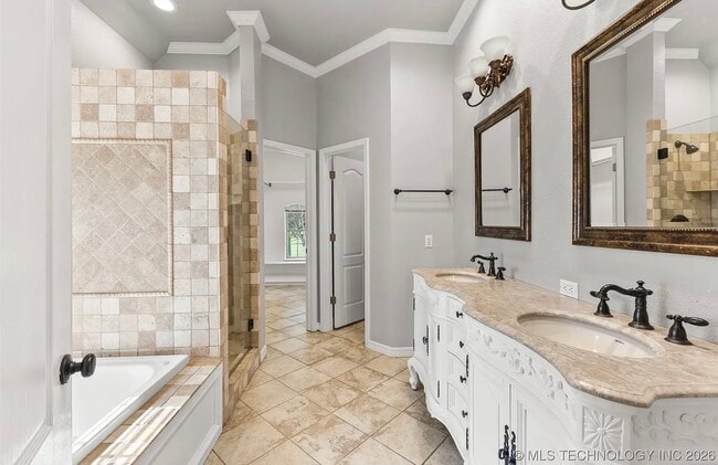 Building Photo - 1505 S Augusta Dr