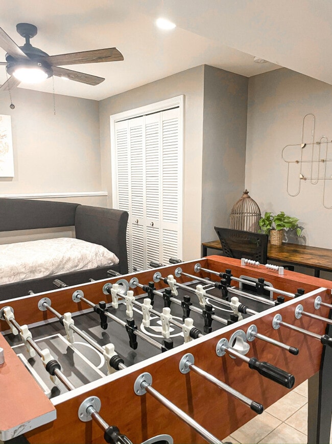 Building Photo - 11501-11505 5 Cedars Rd