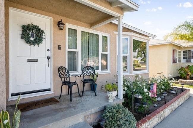 Building Photo - 4637 Hackett Ave