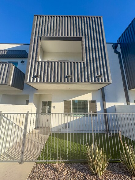 Primary Photo - 3301 N 18th St