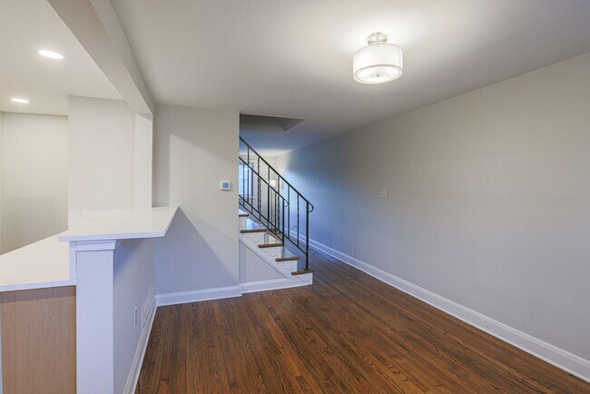 Building Photo - RENOVATED PARKVILLE TOWNHOME 3BR 1.5BA