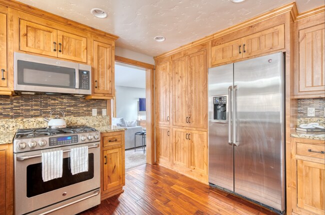 Building Photo - 61497 Orion Dr
