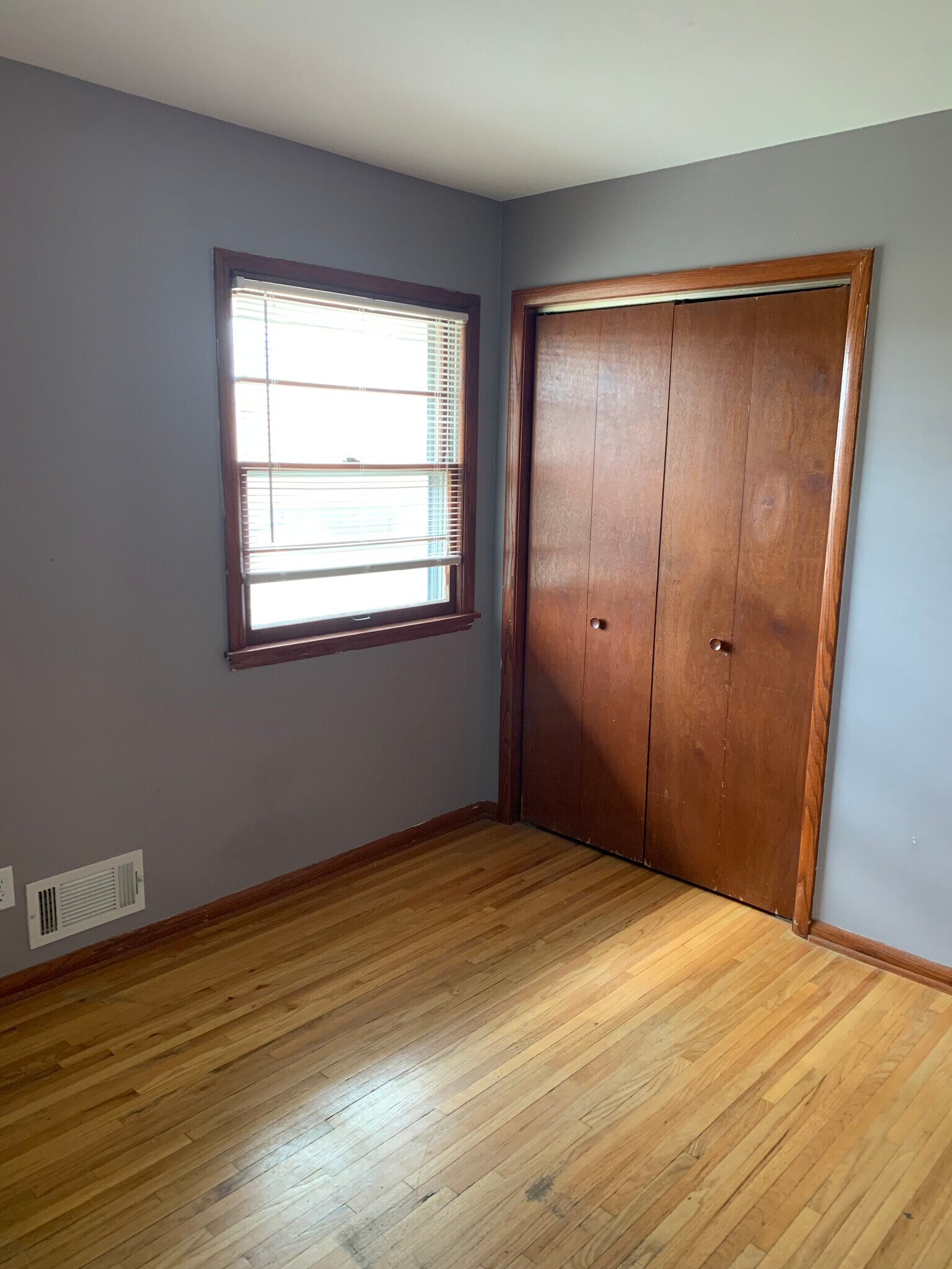 Building Photo - 2237 Hampshire Ave S