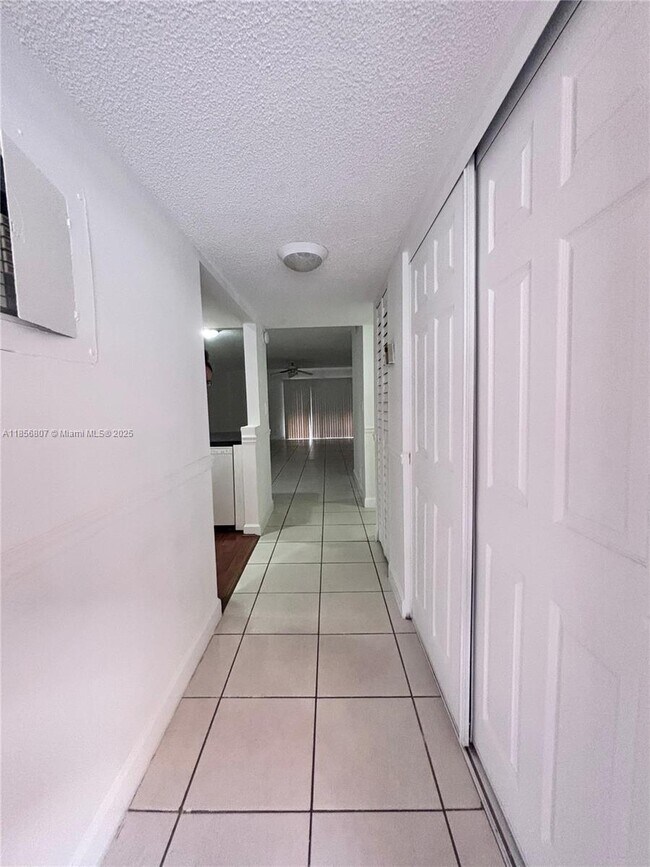Building Photo - 430 Commodore Dr