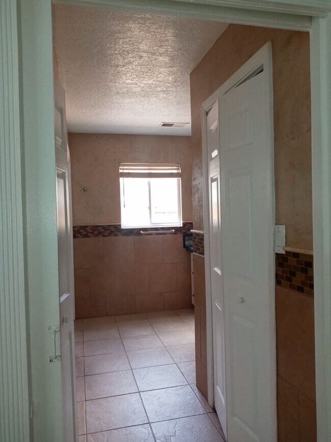 Building Photo - RIO RANCHO-FOUR BEDROOM HOUSE-Furnished