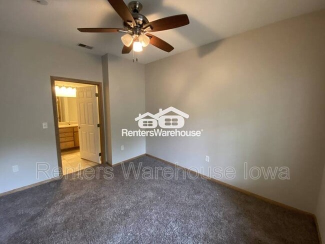 Building Photo - 2000 Meadow Ct