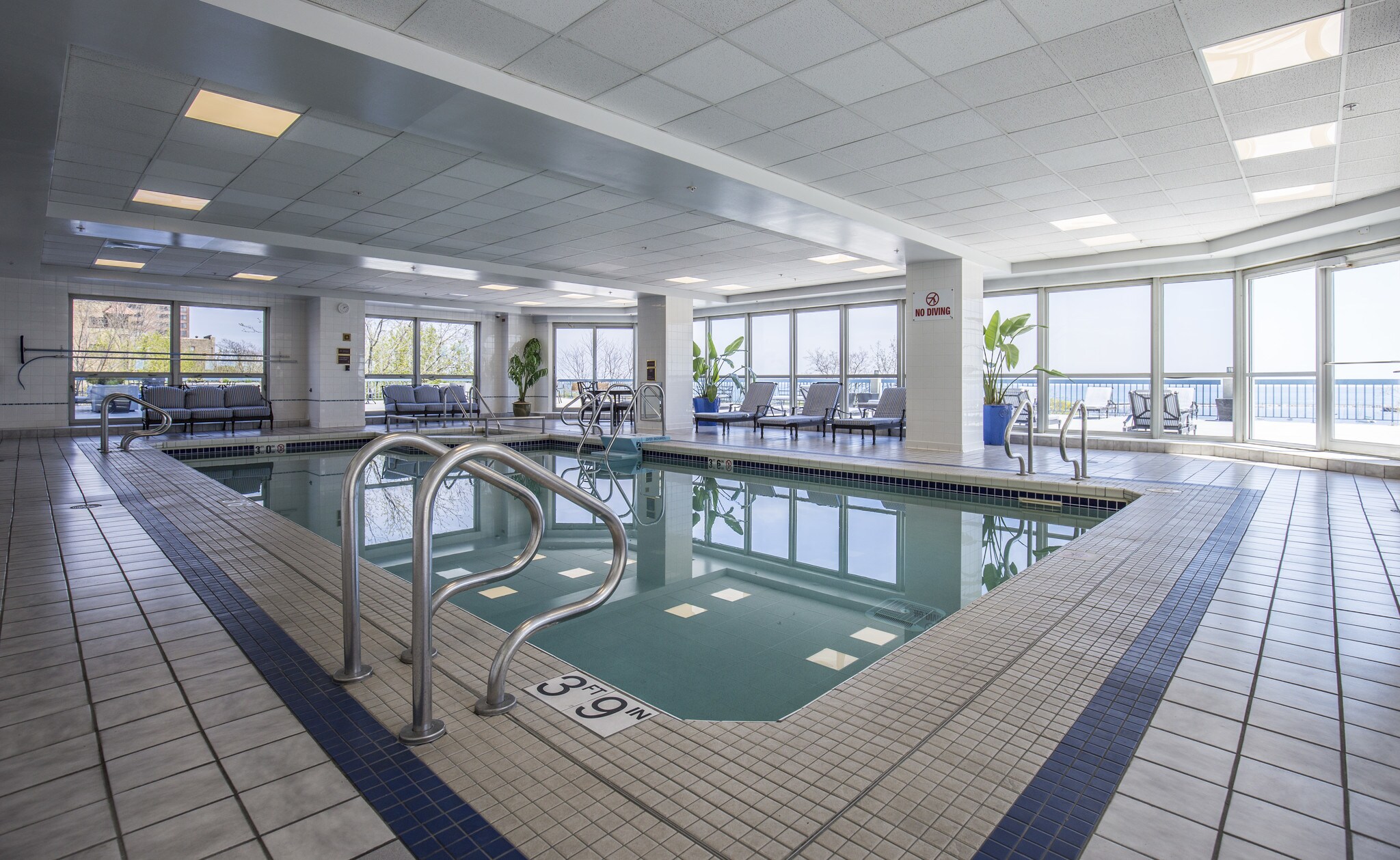 Heated Pool/Jaccuzi - 1660 N Prospect Ave