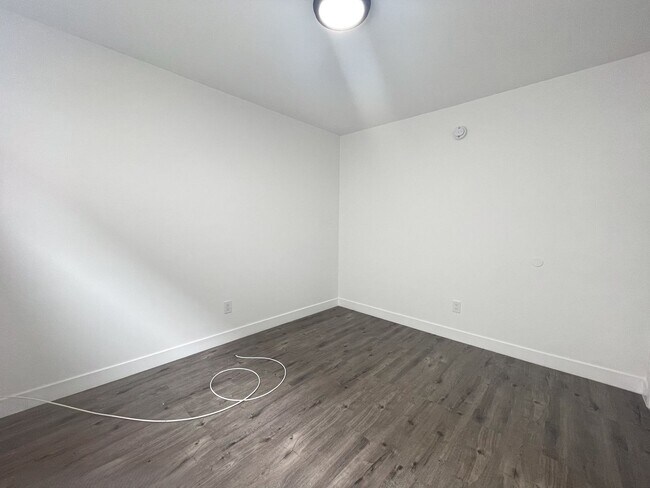 Building Photo - Upgraded 1 Bedroom In Torrance with Parkin...