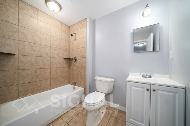 Building Photo - 1421 Rayfield Dr