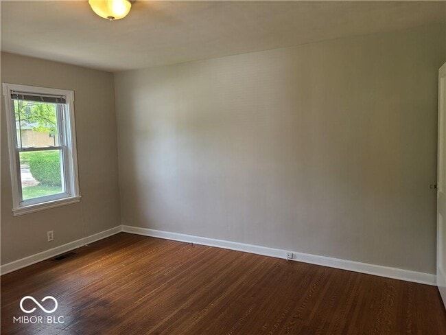 Building Photo - 5838 Rosslyn Ave