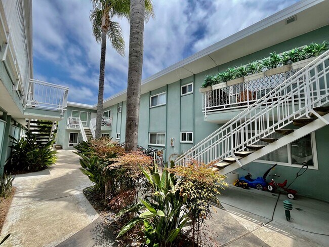 Building Photo - Great 2B 2BA Condo in Pacific Beach