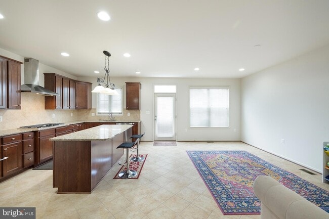 Building Photo - 42557 Dreamweaver Dr