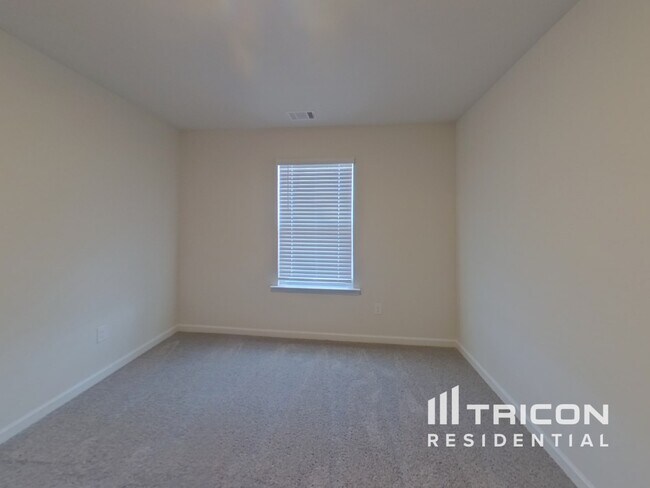 Building Photo - 1013 Claas Wy