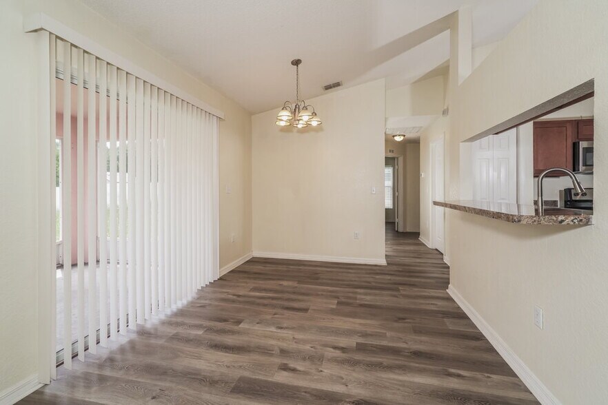 Building Photo - 7172 Summit Dr