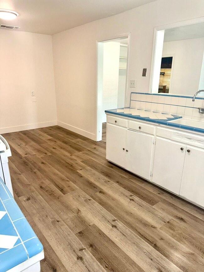 Building Photo - 3874 Arden Dr S