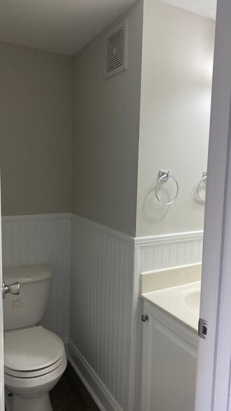 Half bathroom - 22 Villa Ct SE