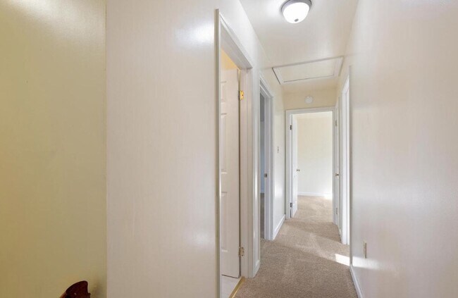 Building Photo - Charming Single Family for Lease
