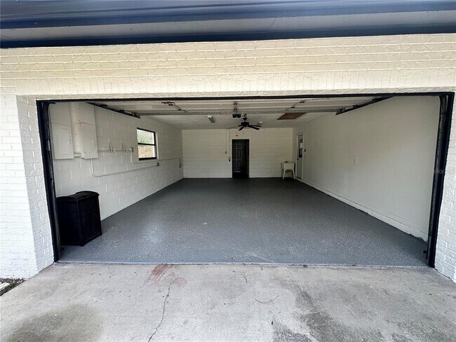 Building Photo - 3701 Southview Dr