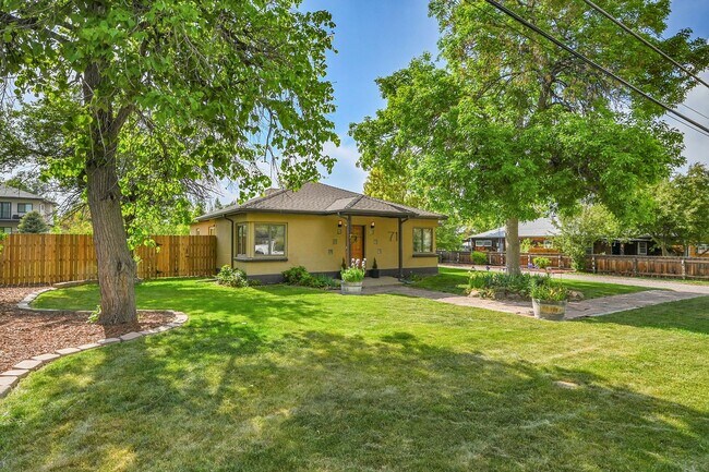 Building Photo - 3 bedroon 1.5 bath home with amazing yard ...