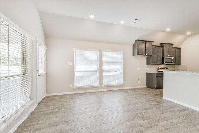 Building Photo - 419 Lazy Ln