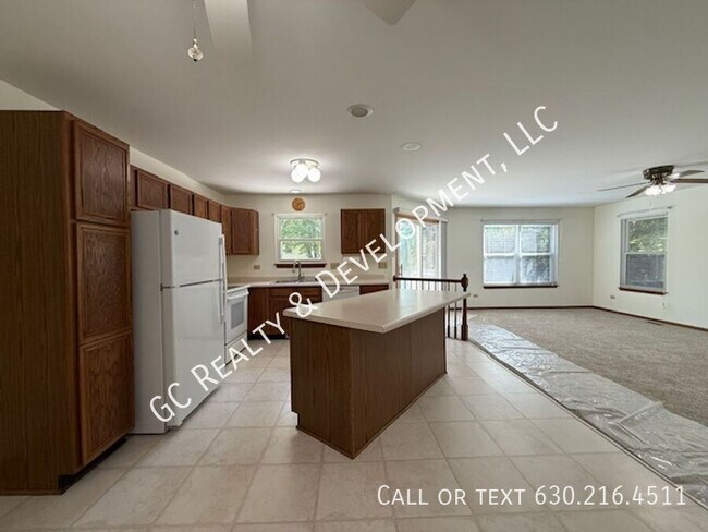 Building Photo - 735 Grandview Dr