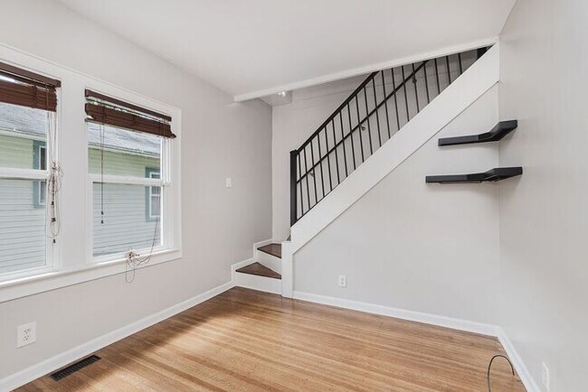 Building Photo - Charming, Fully Updated Broad Ripple Gem!
