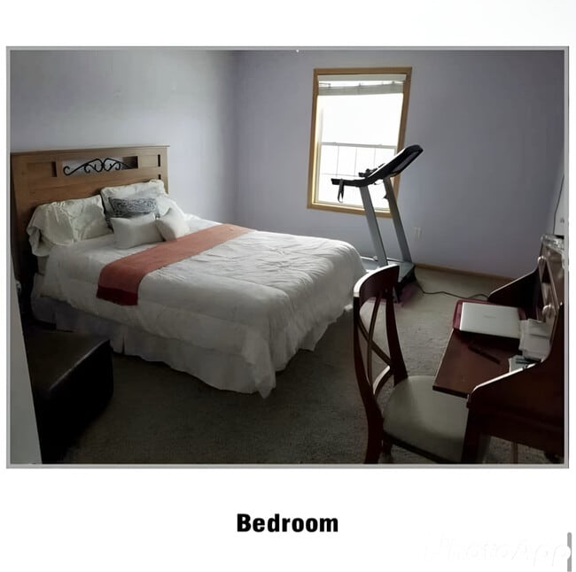 Building Photo - 1019 NE Greenview Dr