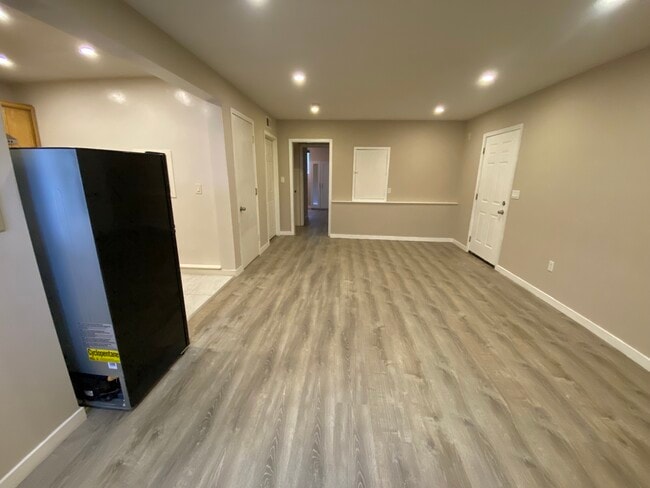 Building Photo - 4673 Redding St