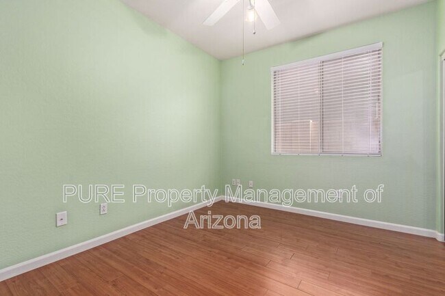 Building Photo - 737 S Sycamore Pl