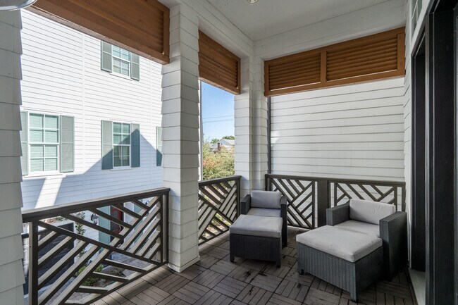 Building Photo - 2312 Hutchins St