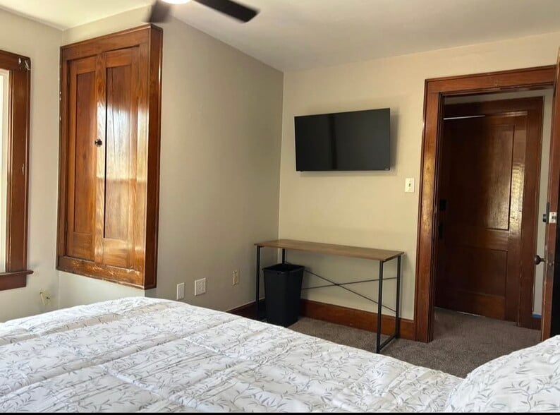 Building Photo - 317 N High St