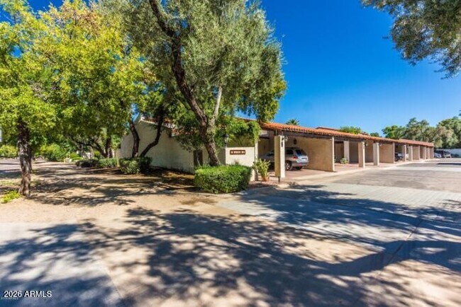 Building Photo - 2 E Loma Ln