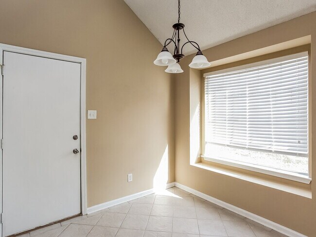 Building Photo - 150 Oakridge Dr