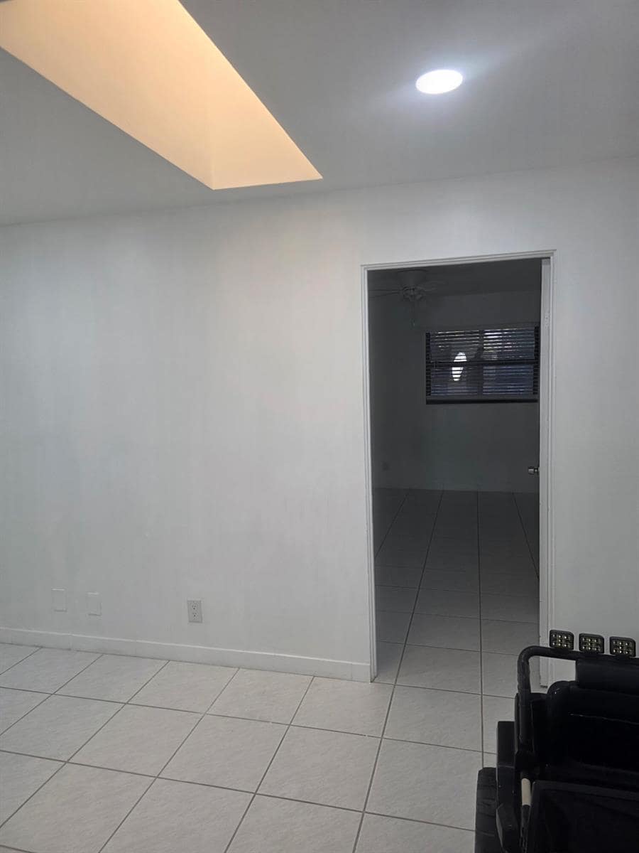 Building Photo - 4443 Vicliff Rd