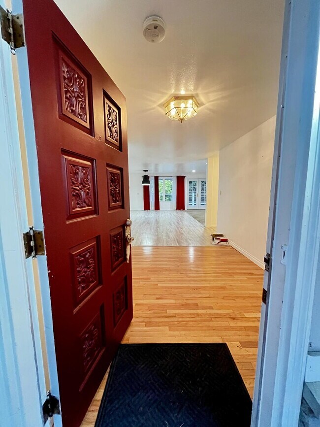 Building Photo - Secluded Puyallup Home with Full 2-Bedroom ADU and Panoramic City Views