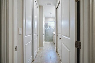 Building Photo - Like New Townhome in Heritage Oaks!
