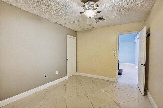 Building Photo - 9430 SW 49th St