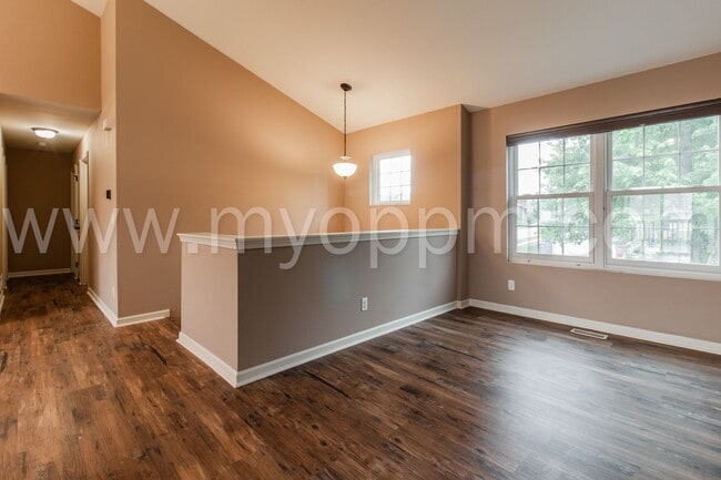 Building Photo - Available NOW! | 3 Bedroom / 2 Bathroom Home | Bennington