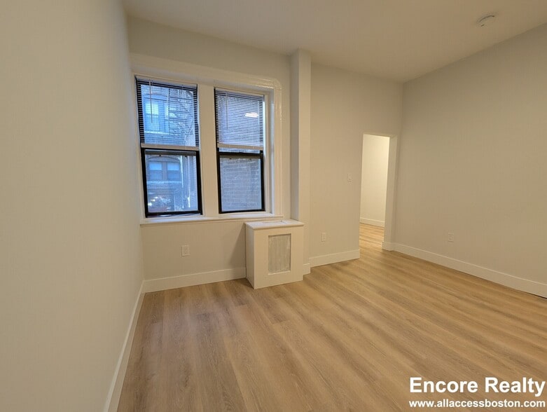 Building Photo - 24 Phillips St