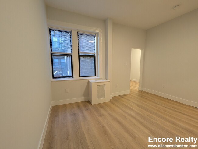 Building Photo - 24 Phillips St