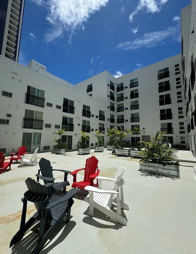 Building Photo - 803 Waimanu St