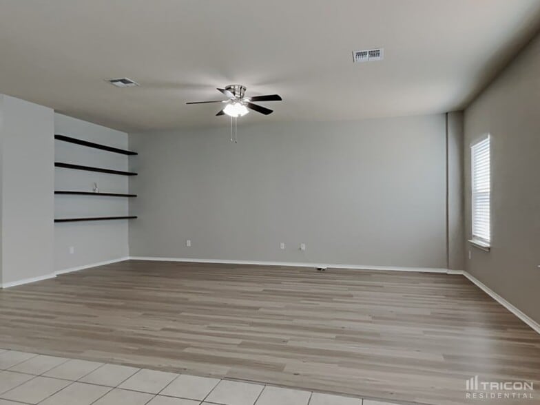 Building Photo - 214 Tallow Trl