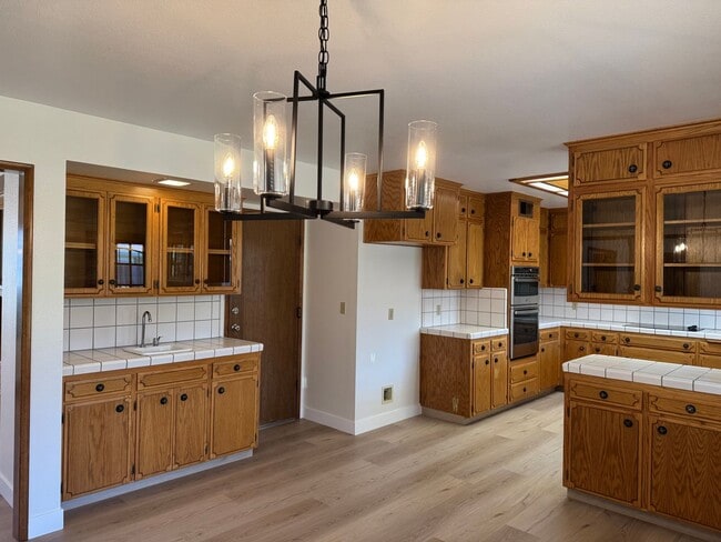 Building Photo - 6517 N San Pedro Ave