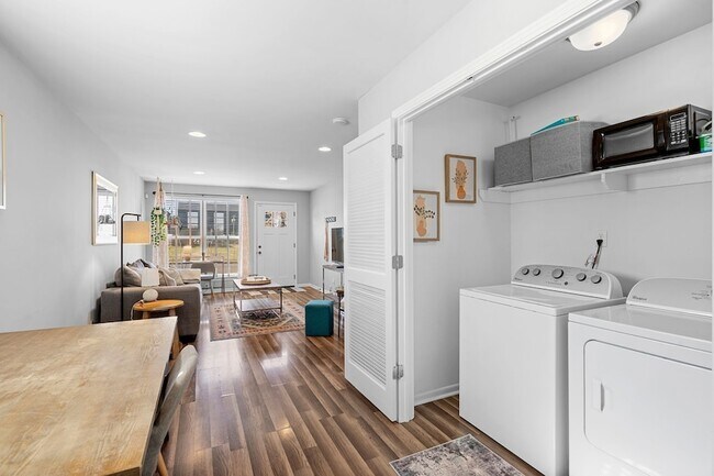 Building Photo - 1122 2nd Ave S