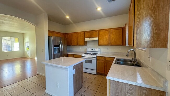 Building Photo - 3 bed, 2.5 bath, 1,746 sq ft home in southwest Las Vegas