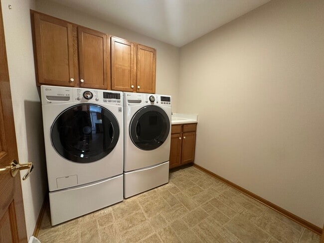 Building Photo - 7006 Parker Hill Dr